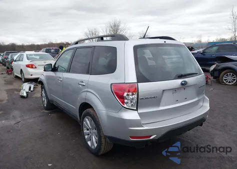 2011 Subaru Forester 2.5X Premium из США, поврежденный, VIN JF2SHBDC0BH740915